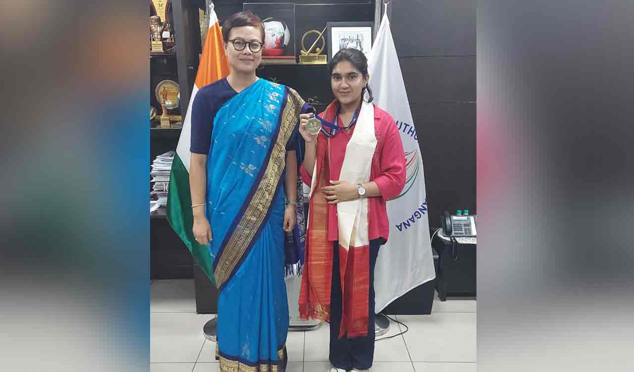 Esha Singh felicitated by Sports Authority of Telangana