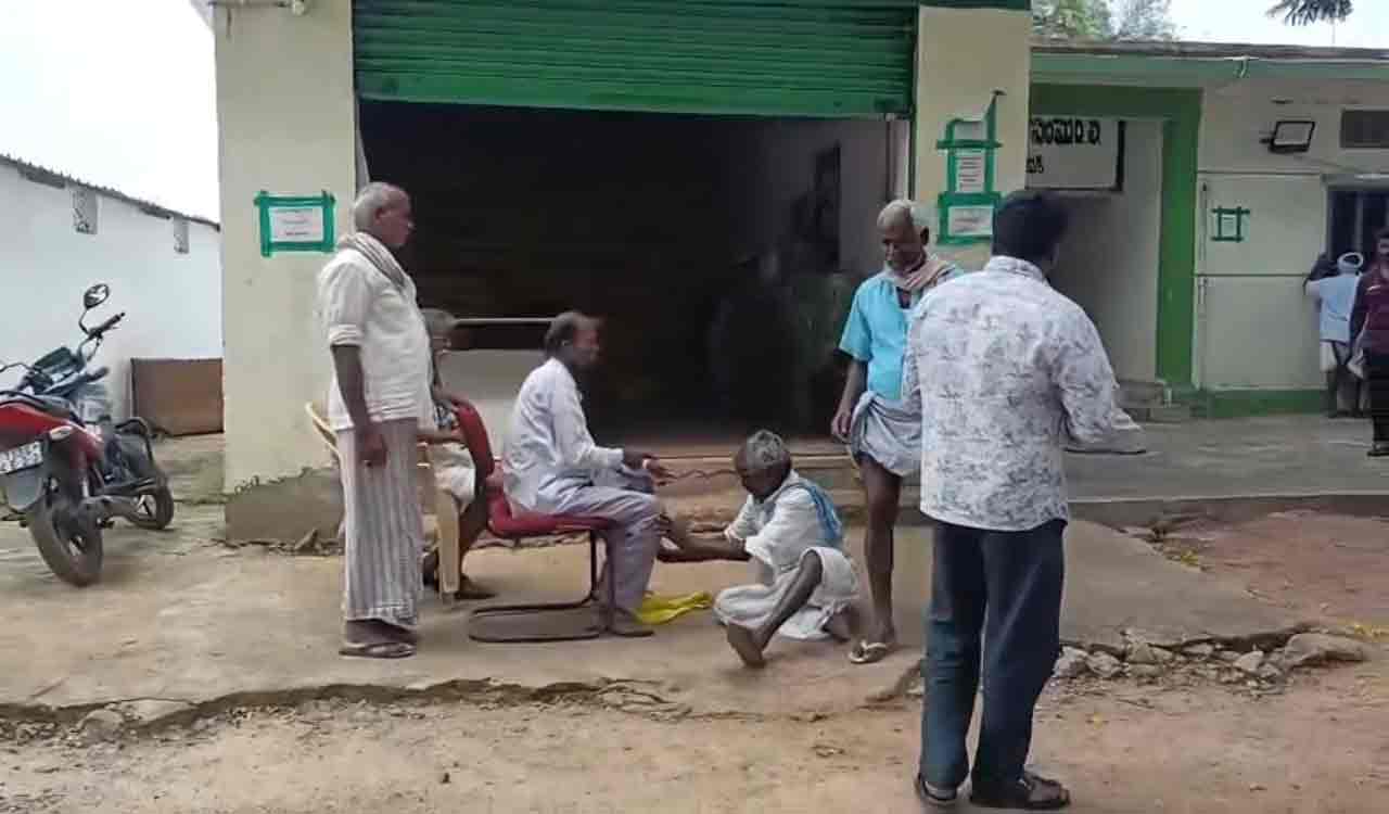 Elderly farmer touches PACS staffer’s feet for urea in Medak