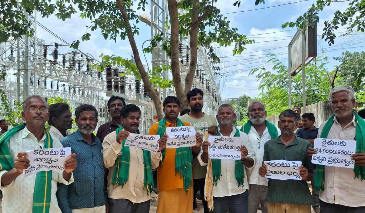 Farmers stages protest over unscheduled power cuts in Jogipet