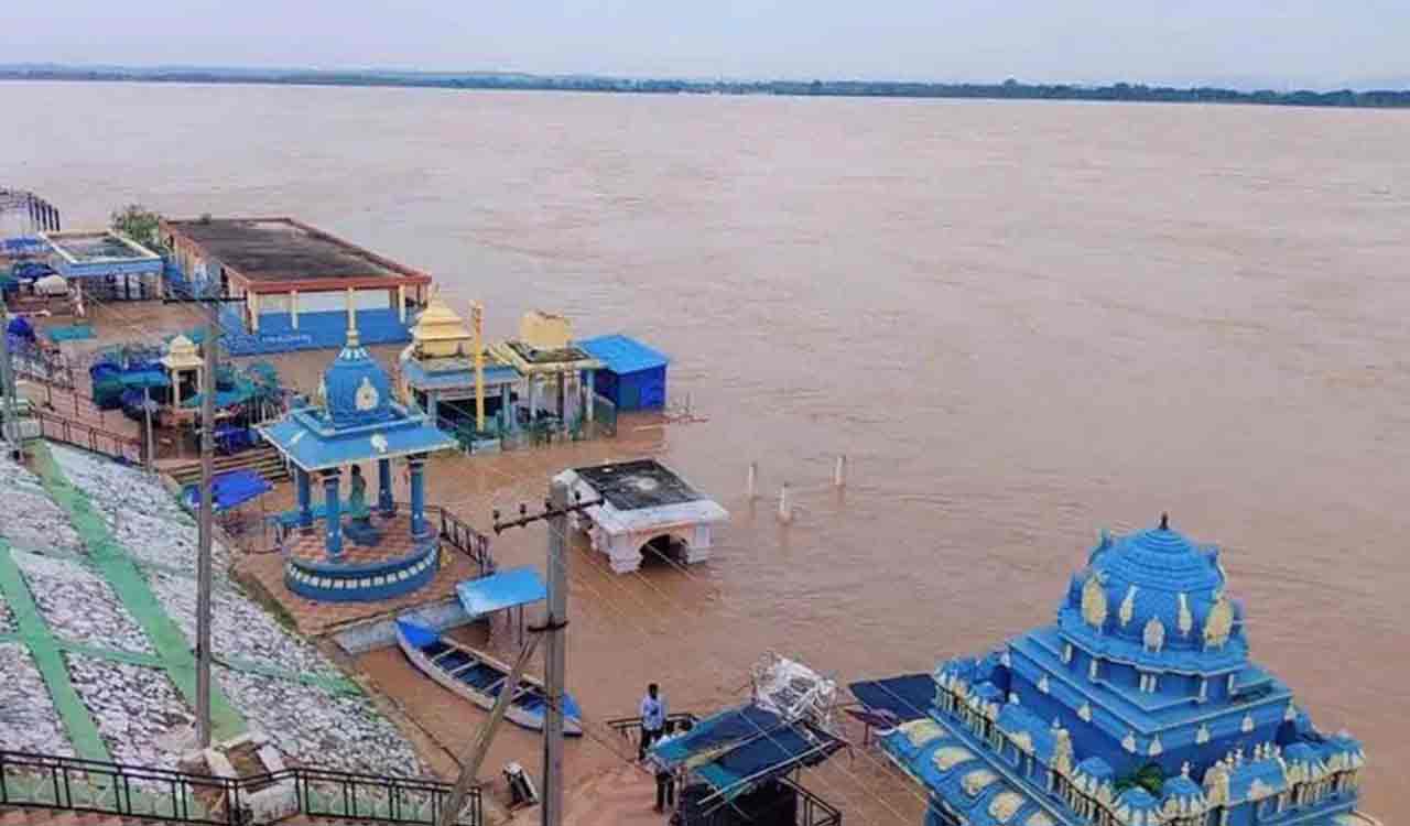 Godavari recedes at Bhadrachalam, first warning withdrawn