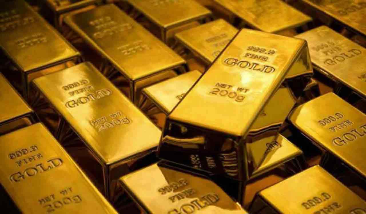 Gold futures jump Rs 2,165 on strong global cues