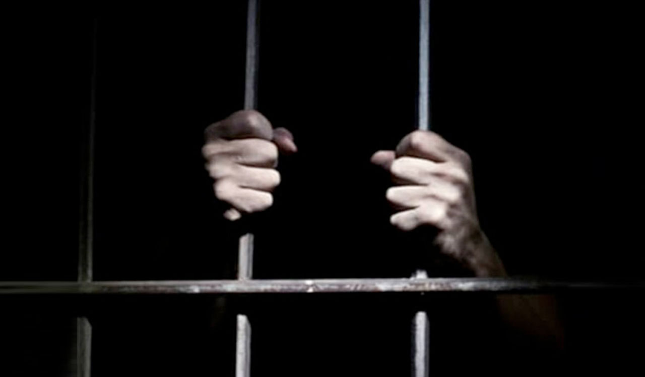 Notorious house burglar arrested in Peddapalli