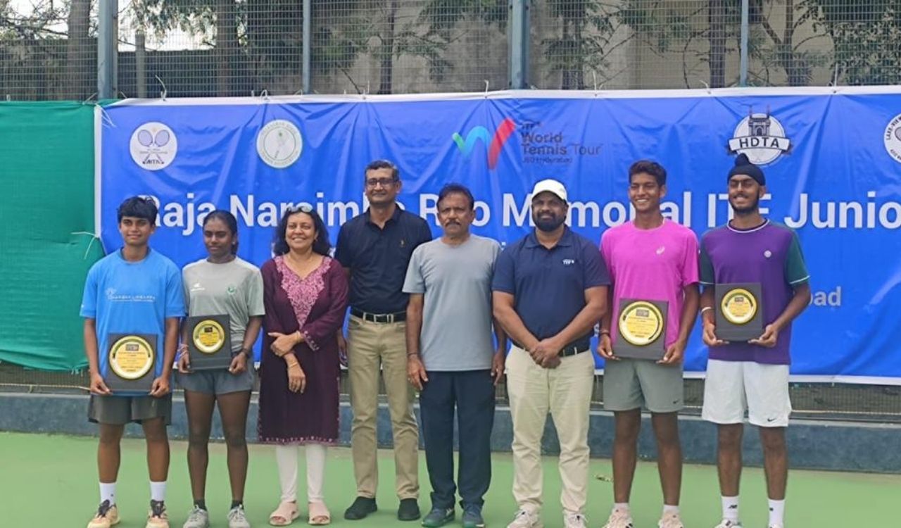 Mannan Agarwal, Shreeniti Chowdhury clinch singles titles