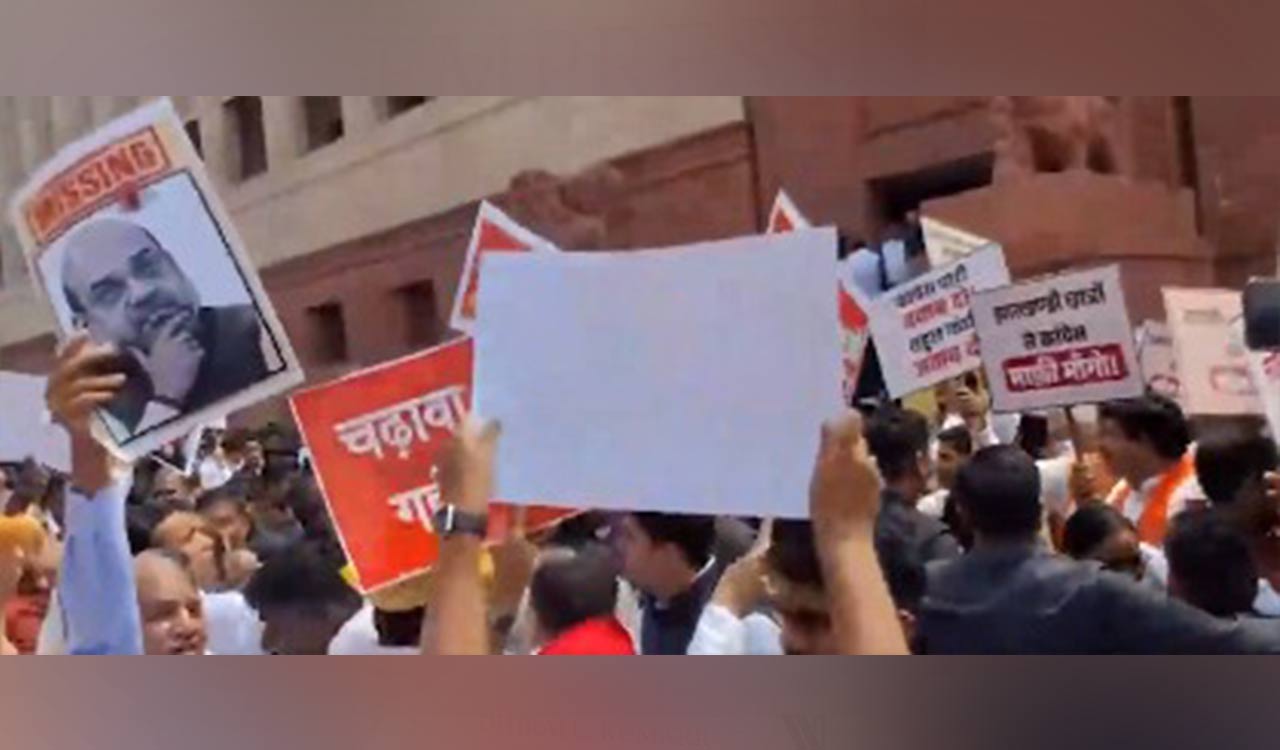 NDA, Oppn stage protests against each other on last day of Monsoon Session in Parliament complex