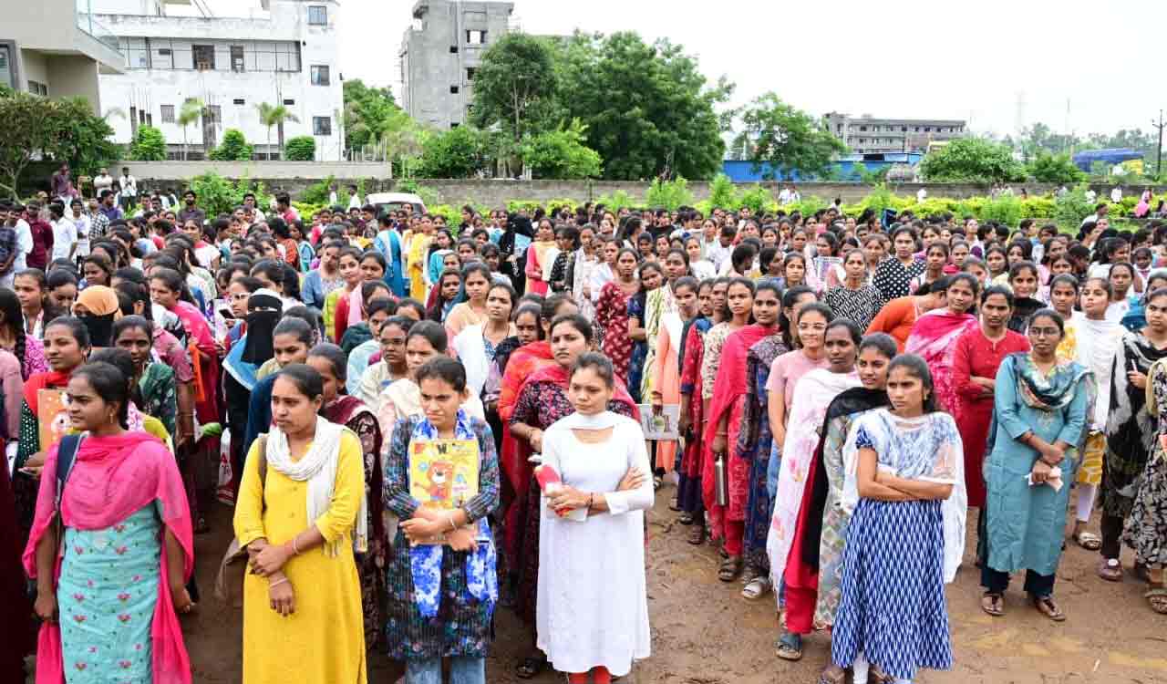 Nearly 3,500 candidates attend eligibility test held by Adilabad police