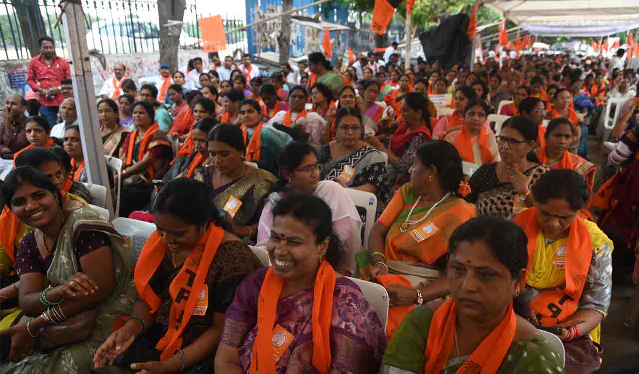 Telangana teachers demand PRC, pending DAs before August 31