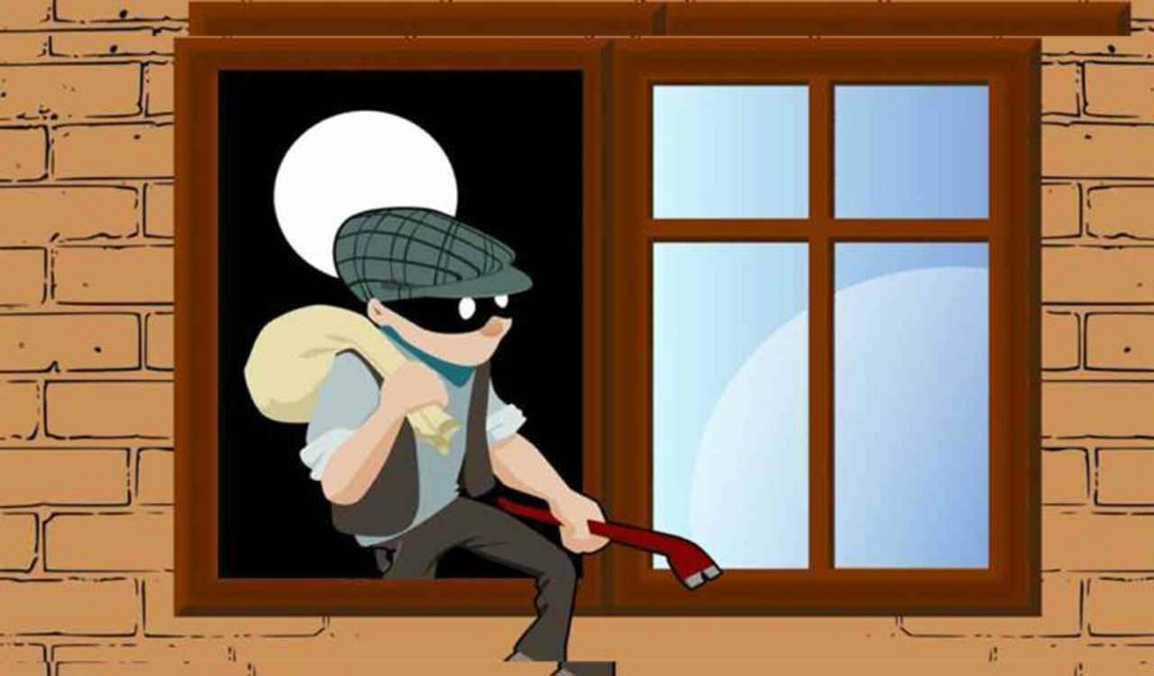 Eight tolas of gold, cash Rs 2.80 lakh stolen from former ZPTC member’s house in Asifabad