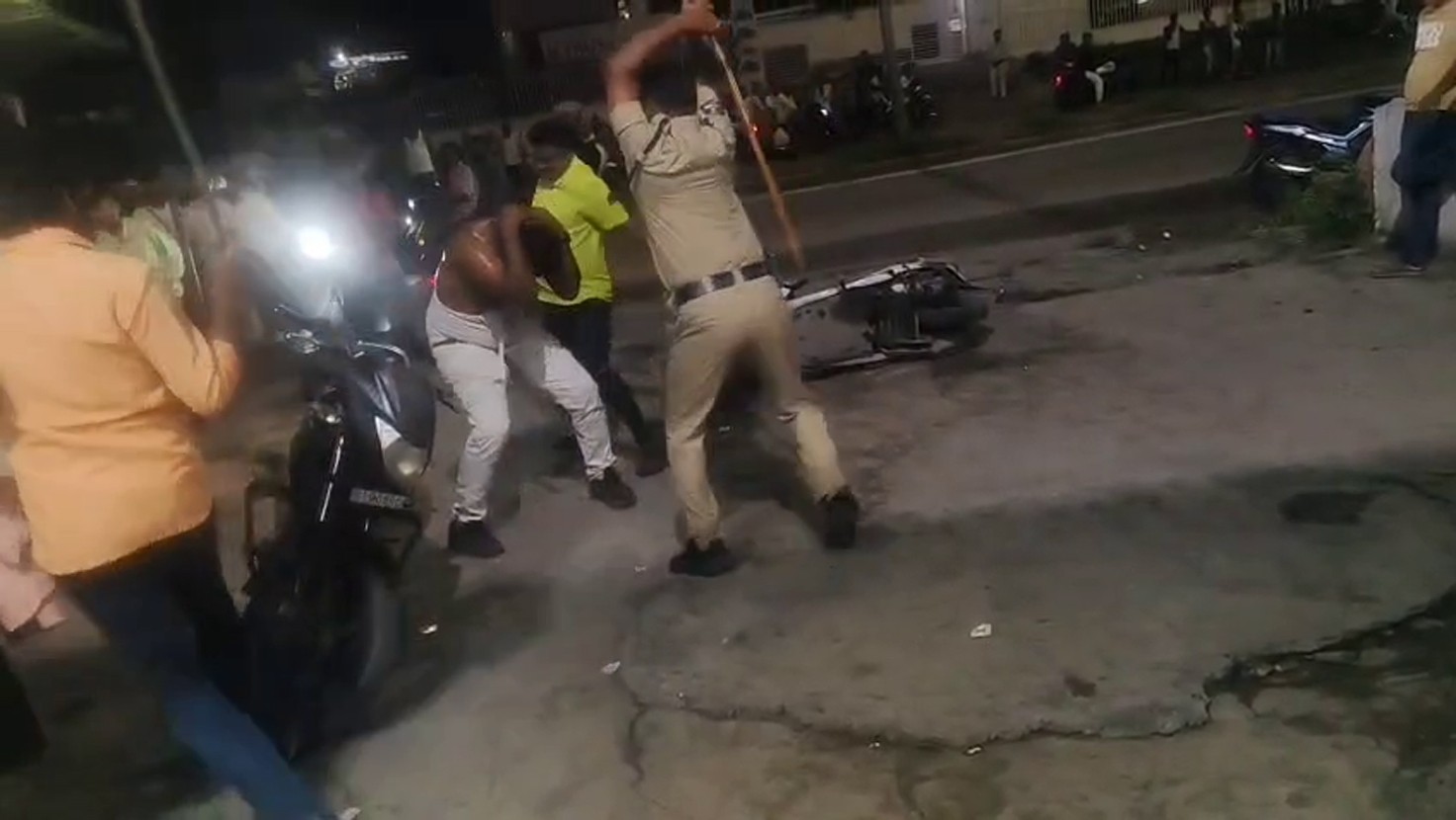 Telangana Special Police constable assaulted by cop, civilians in Warangal; video goes viral