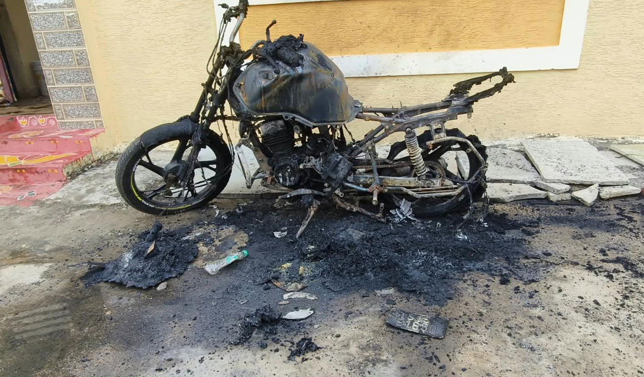 Two-wheeler set ablaze by unidentified miscreants in Sadasivapet