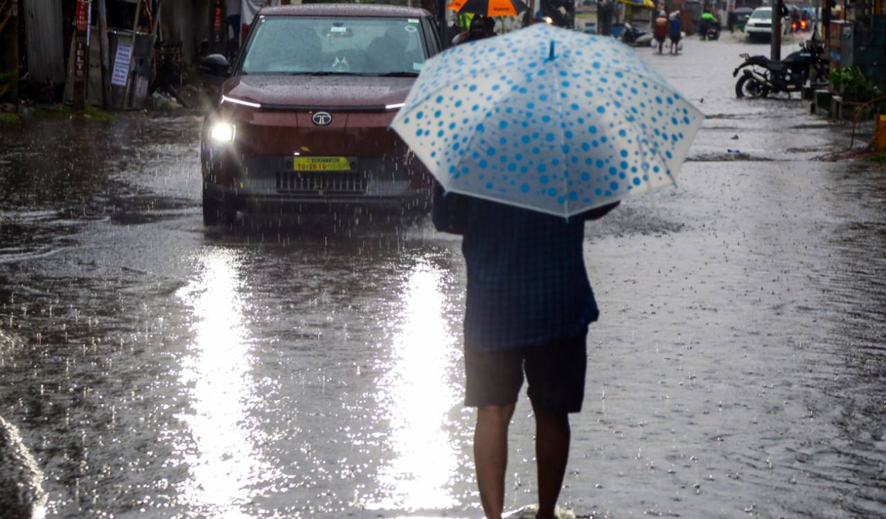 Heavy rains, gusty winds lash north Coastal Andhra as Deep Depression crosses coast