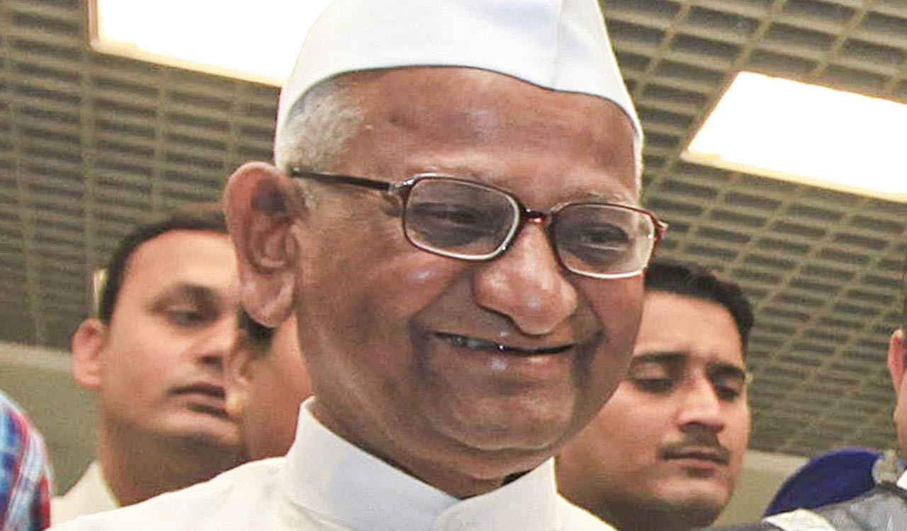Anna Hazare discharged from hospital in Mumbai