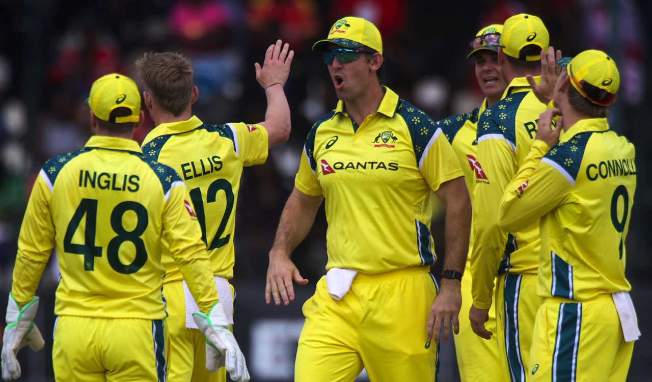 Nathan Ellis helps Australia edge Zimbabwe by one wicket in third ODI