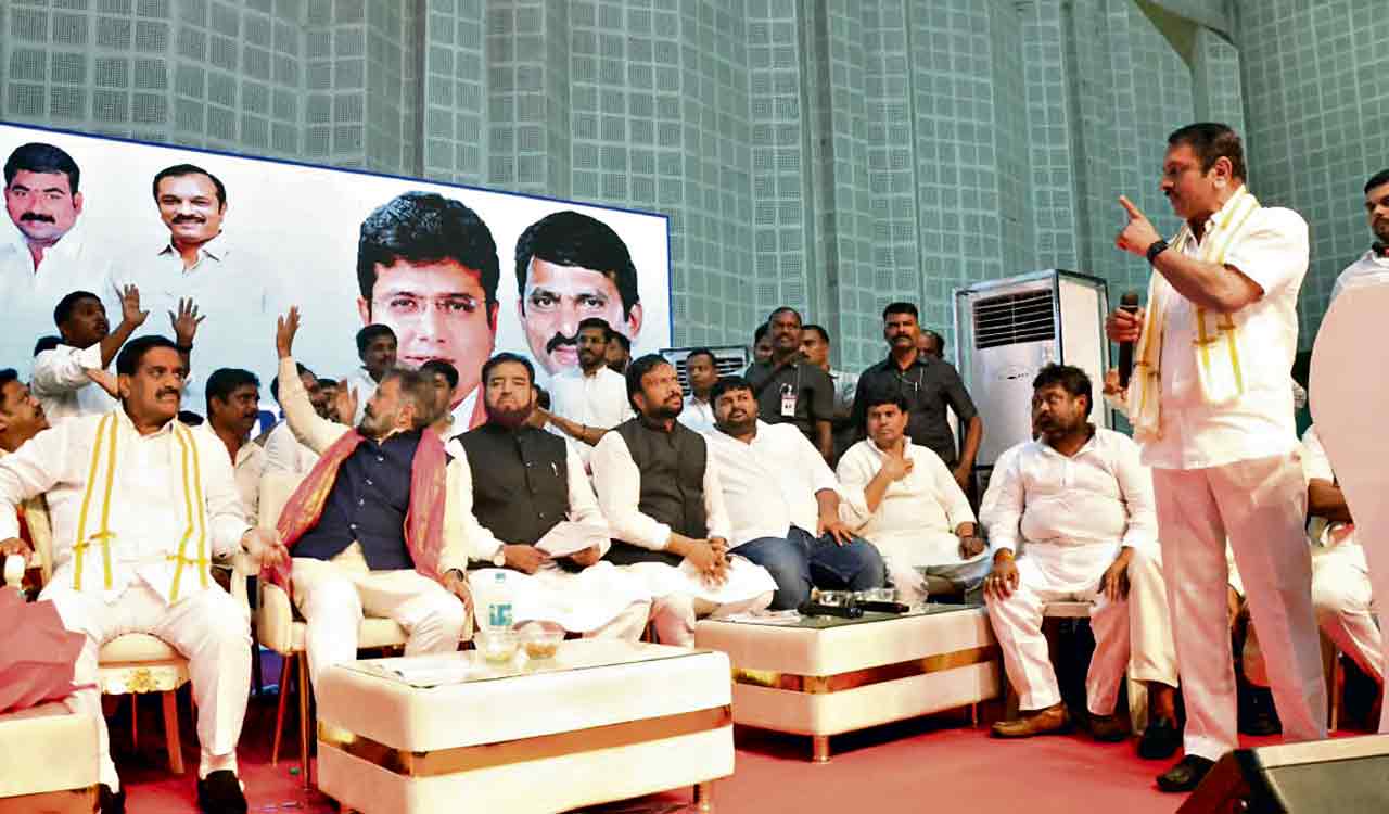BRS, Congress workers clash over protocol at Saroornagar