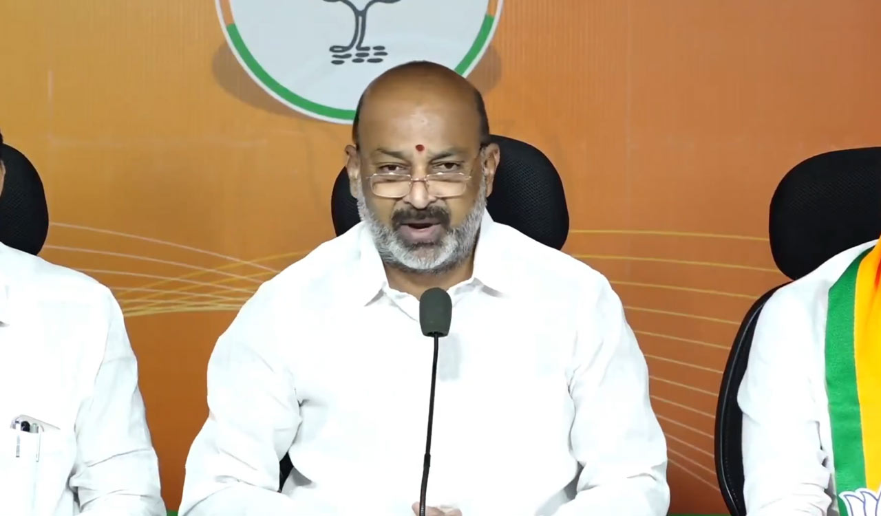Bandi Sanjay offers immediate relief to kin of teen drowned in SRSP canal