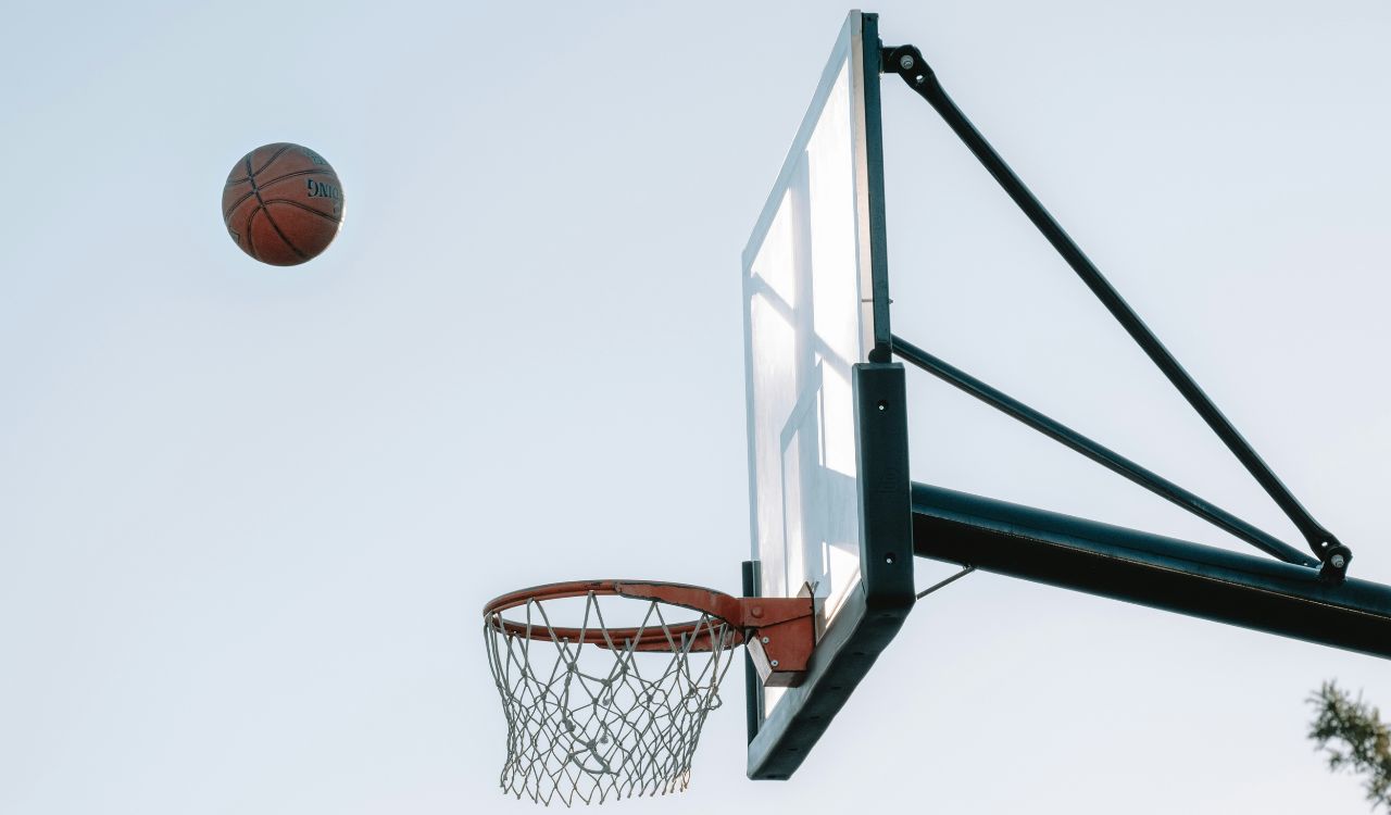 Basketball: Greyhounds beat Titans B 75-27