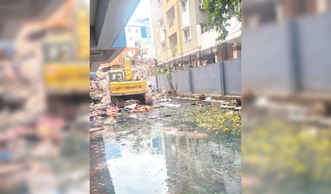 Cyberabad civic body demolishes 24 unauthorised buildings across three zones