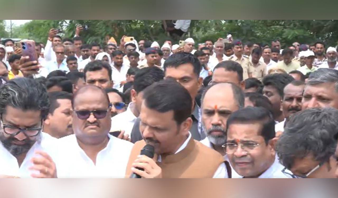 Maha drought: CM Fadnavis meets farmers in Latur, assures unlimited relief funds