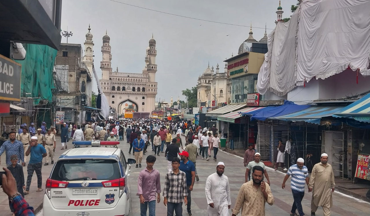 Hyderabad: Friday prayers at Mecca Masjid pass off peacefully amid tight security
