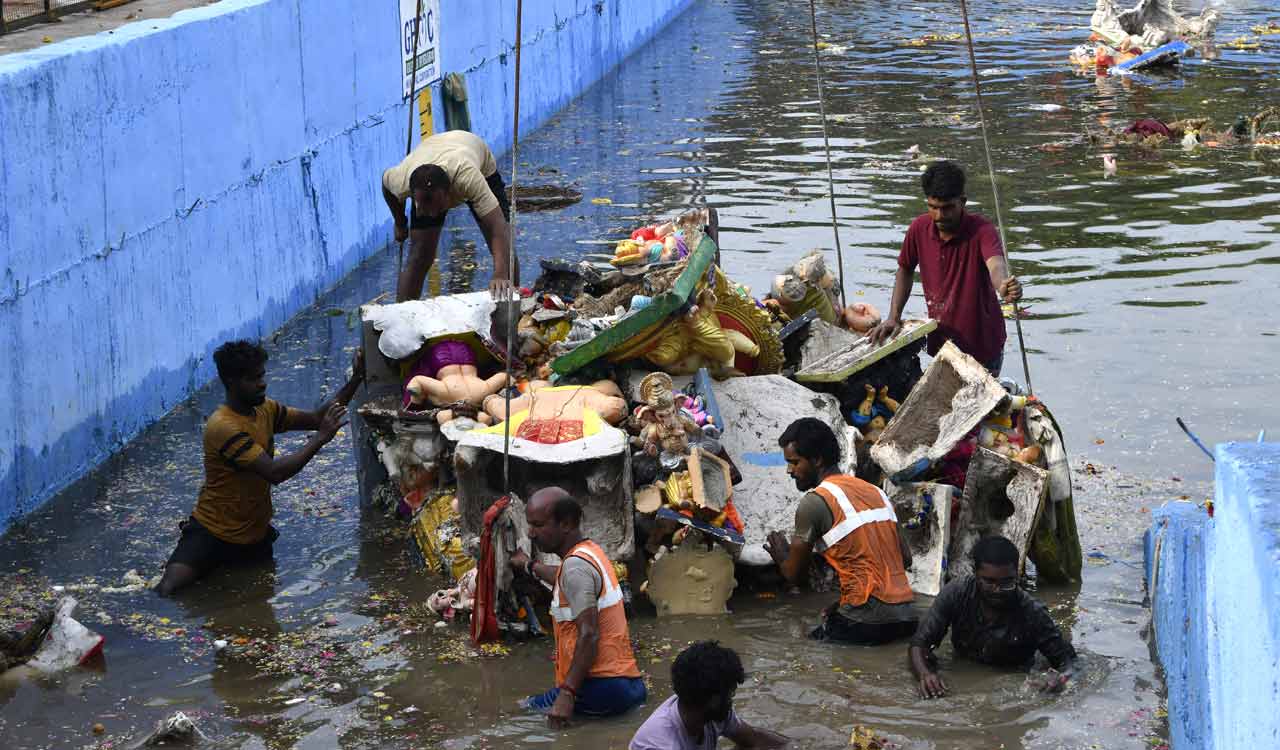 Ganesh idol immersion continues as Hyderabad sees heavy crowds and traffic