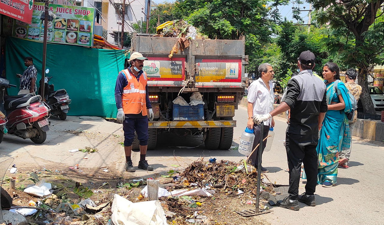 Tons of garbage pile up across Hyderabad after Ganesh festival