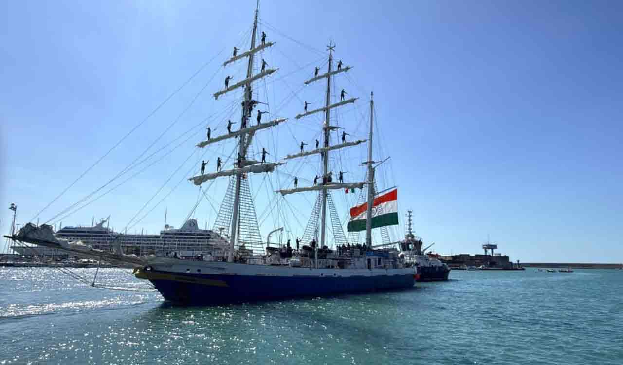 INS Sudarshini sets sail from Italy after successful port call