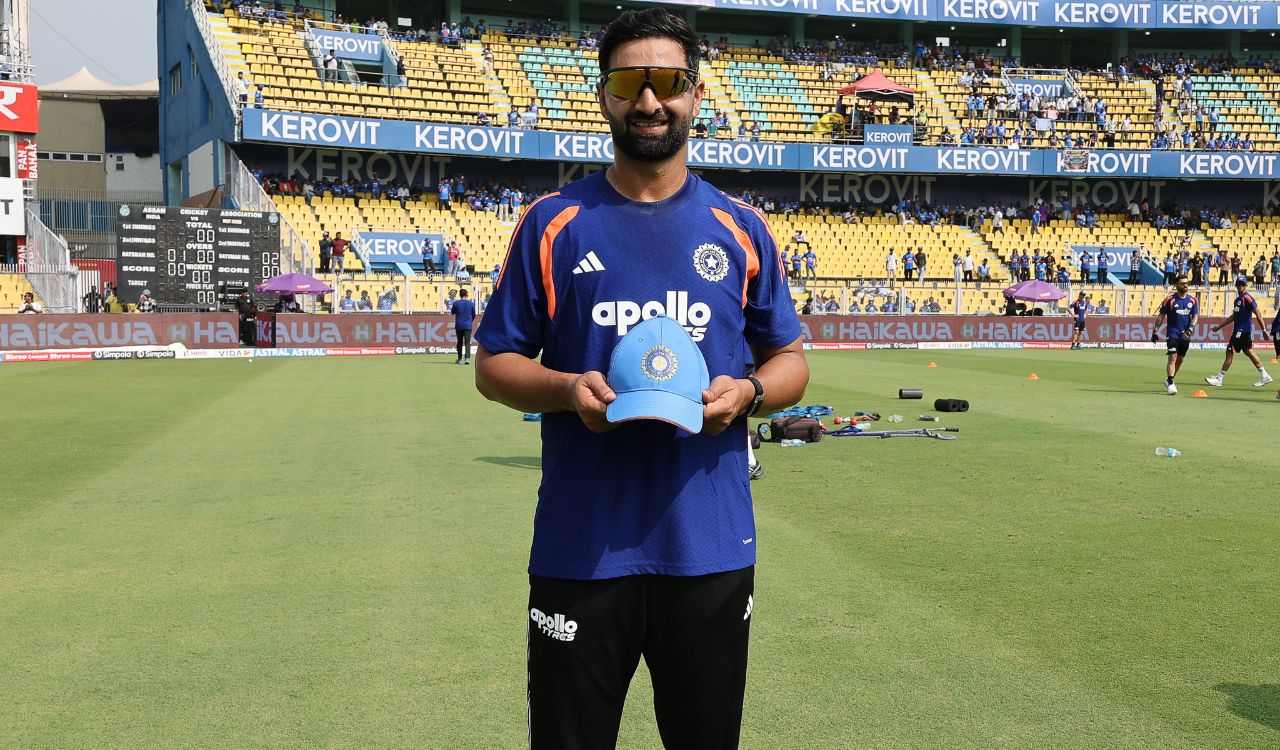 India hand debut to Auqib Nabi, elect to bowl against West Indies