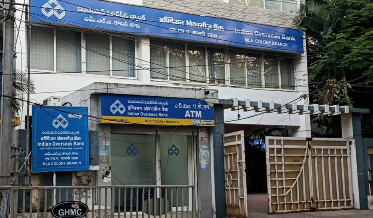 Bank unions defer nationwide strike after IBA assurance; banks to open Monday