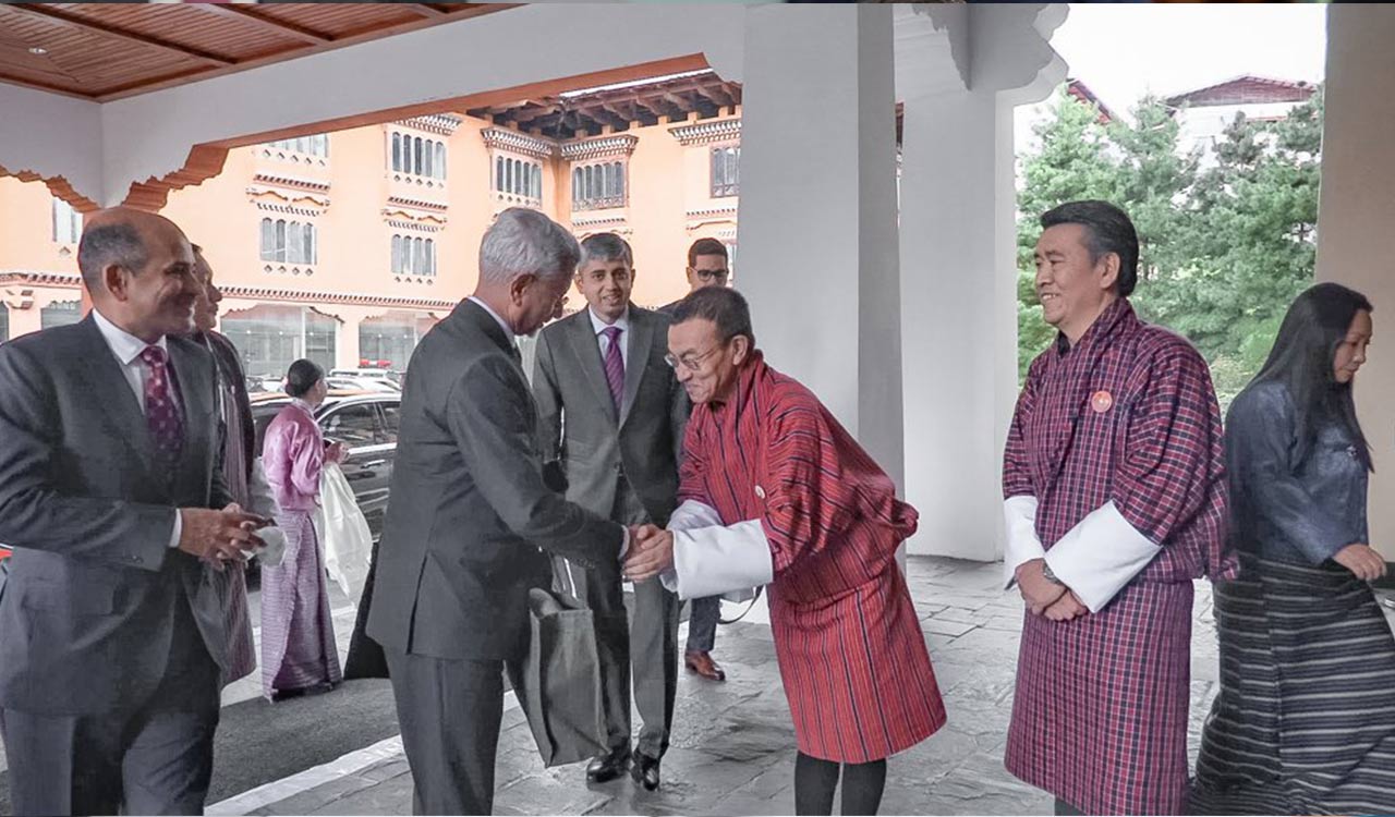EAM Jaishankar receives warm welcome from Bhutan’s Finance Minister in Thimphu