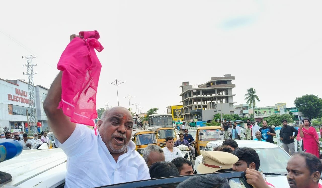 Adilabad: BRS cadres protest against police action at Legislative Assembly