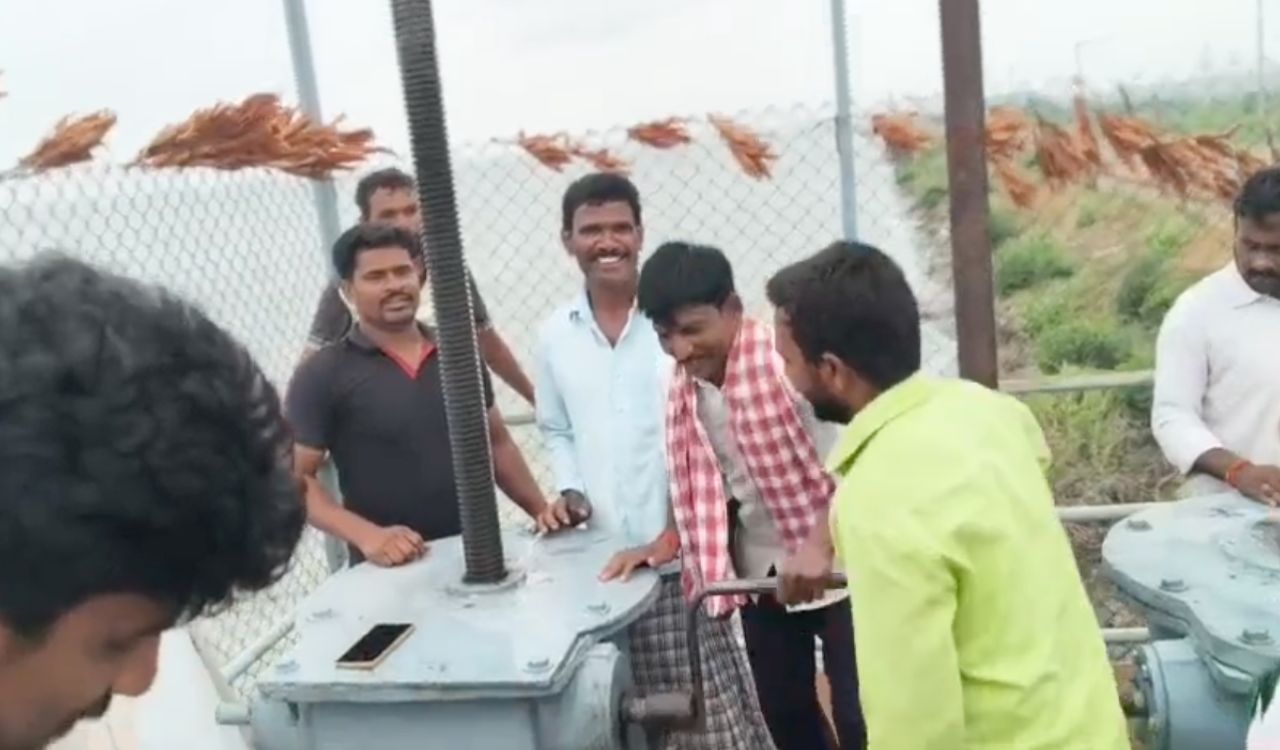 Jurala right canal gets water amid farmers’ protests