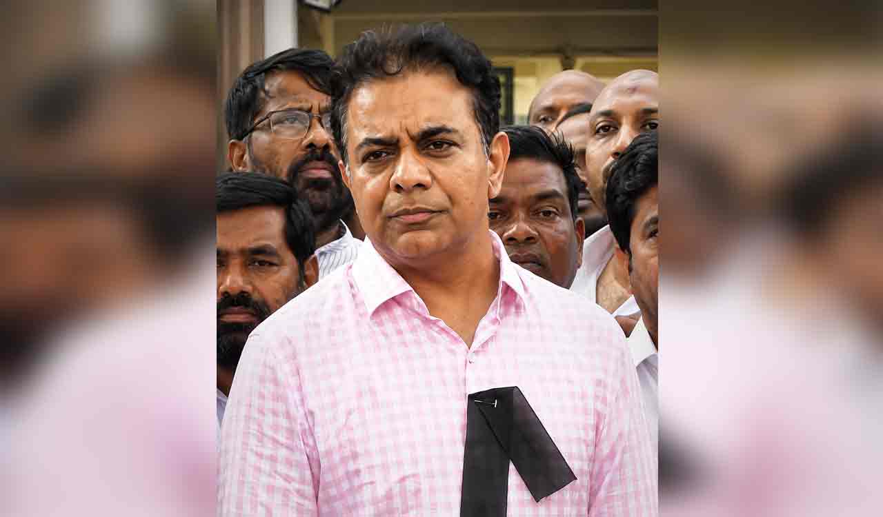 KTR detained: BRS, Congress supporters clash outside Bowenpally police station