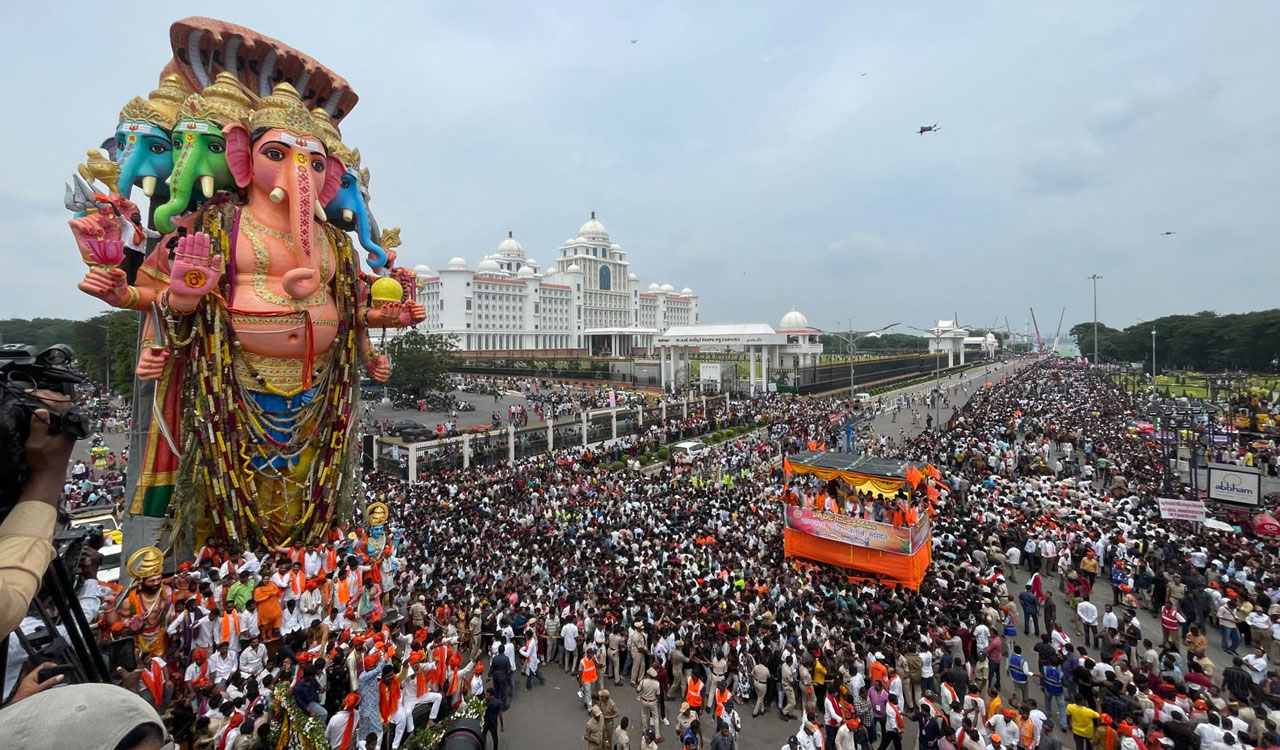 Khairatabad Bada Ganesh idol immersed in Hussain Sagar
