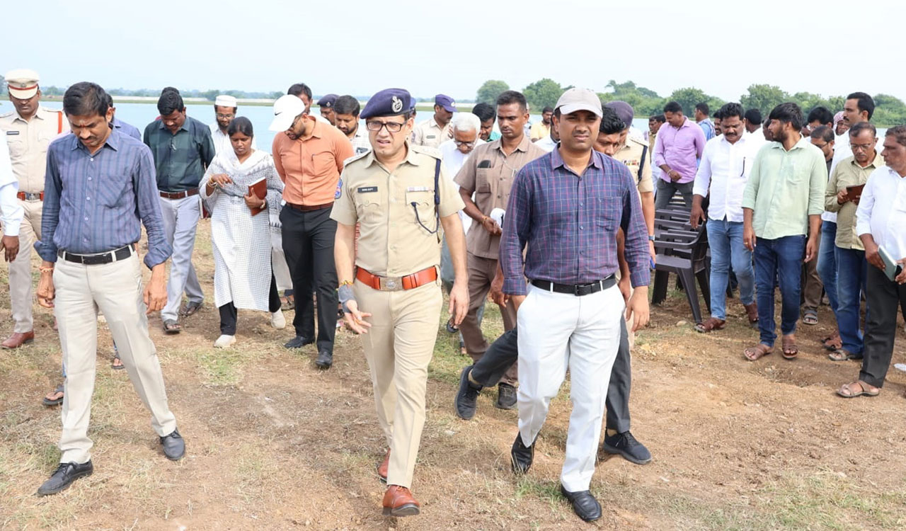 Officials gear up for Ganesh idol immersion at Dhamsalapuram tank in Khammam