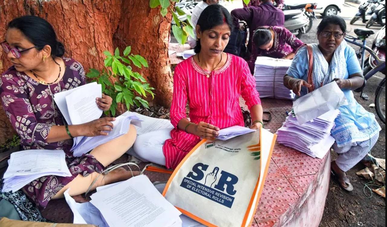 Massive voter database cleanup flags 1.22 crore anomalies in Maharashtra SIR drive