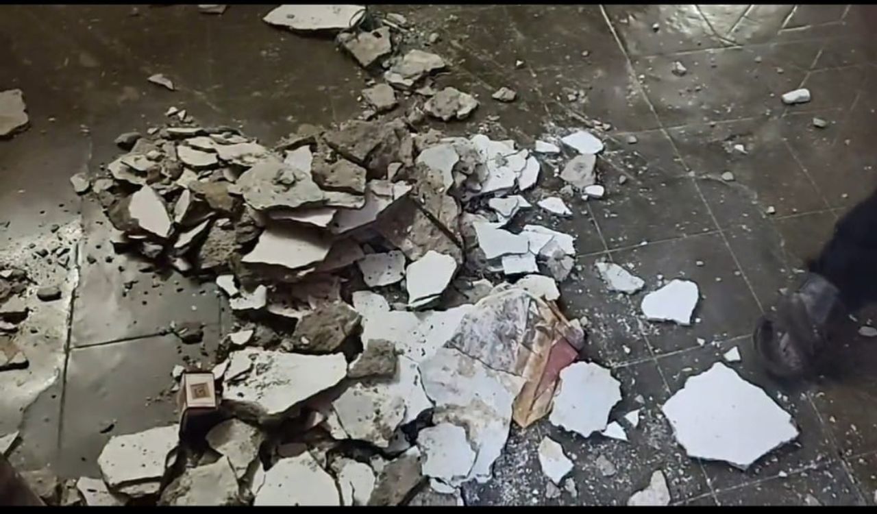 Medak: Woman injured as house ceiling collapses during Ganesh procession
