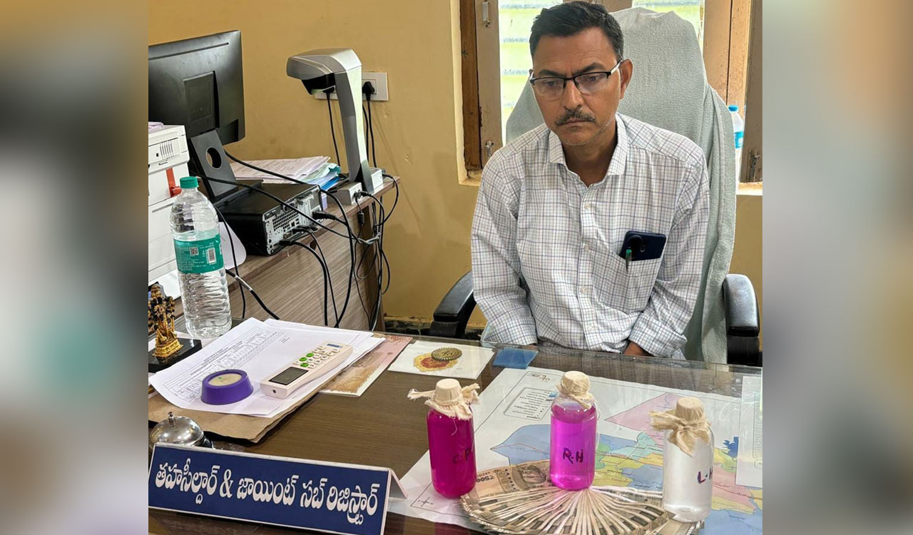 Mulugu tahsildar caught by ACB while accepting bribe