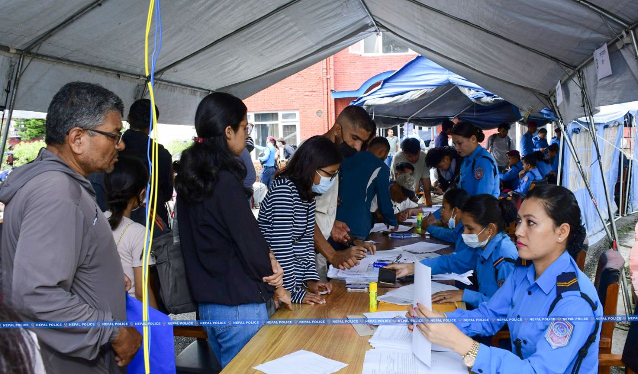 Nepal floods: Rescue teams search for nearly 5,000 missing people