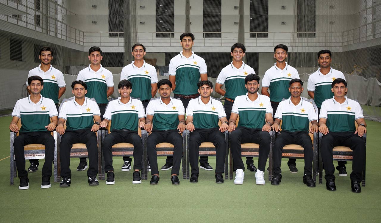 ‘You’ve got it wrong guys’: UK’s anti-immigrant protesters mistake Pakistan U19 cricket team for asylum seekers