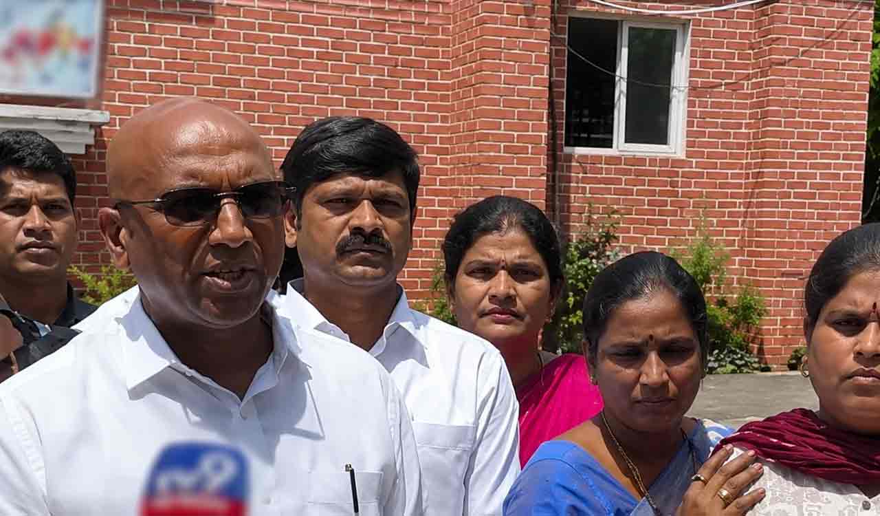 RS Praveen Kumar lodges police complaint, seeks case against Congress MLA’s remarks against KCR