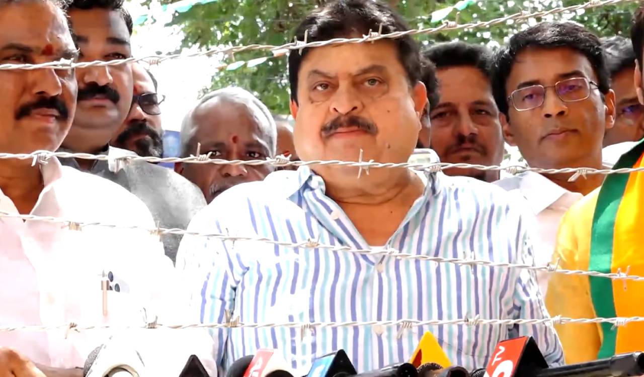 Telangana BJP chief stopped en route to meet party leader in Nalgonda