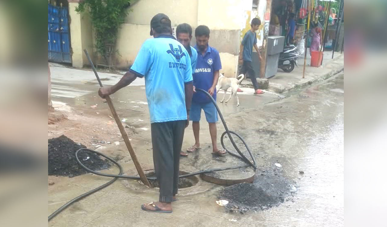 Telangana Today Impact: HMWSSB resolves sewage leak issue in Shaikpet