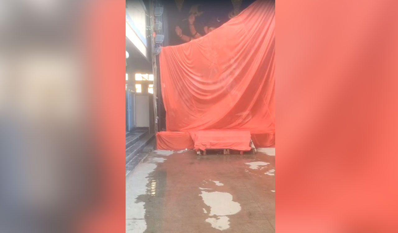 Hyderabad: Ganesh idol installed amid sewage leak in Shaikpet colony