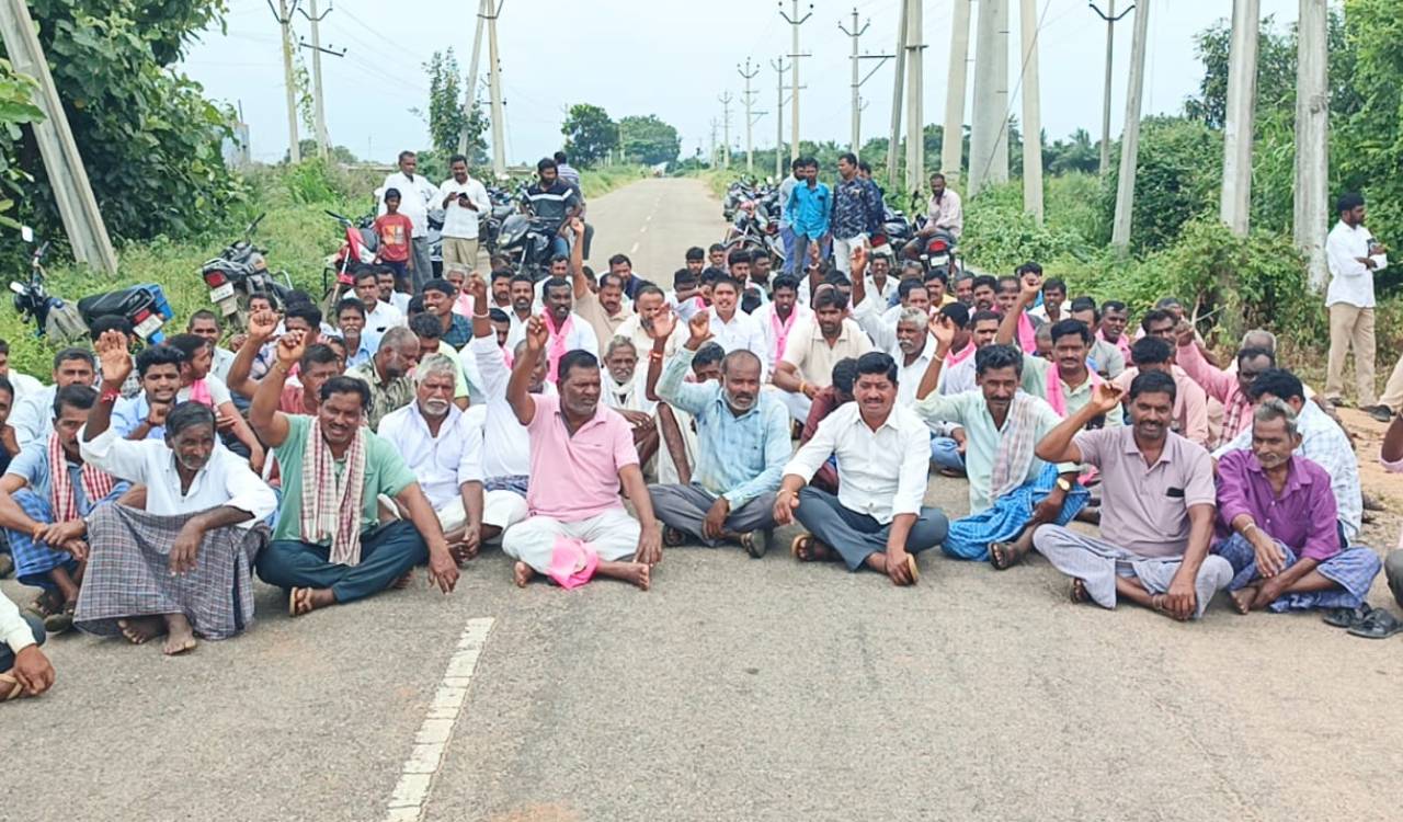 Farmers stage protests over unscheduled power cuts in Siddipet