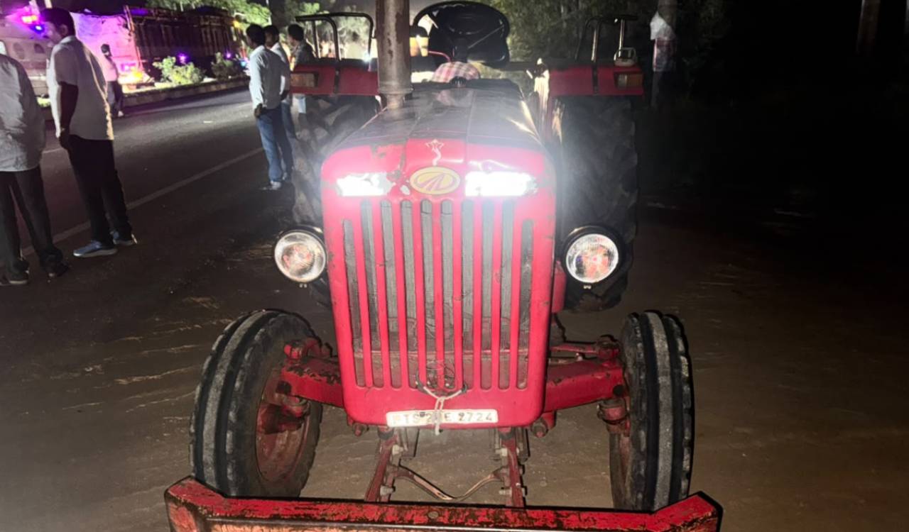 Eight injured as truck rams tractor carrying Ganesha idol in Siddipet