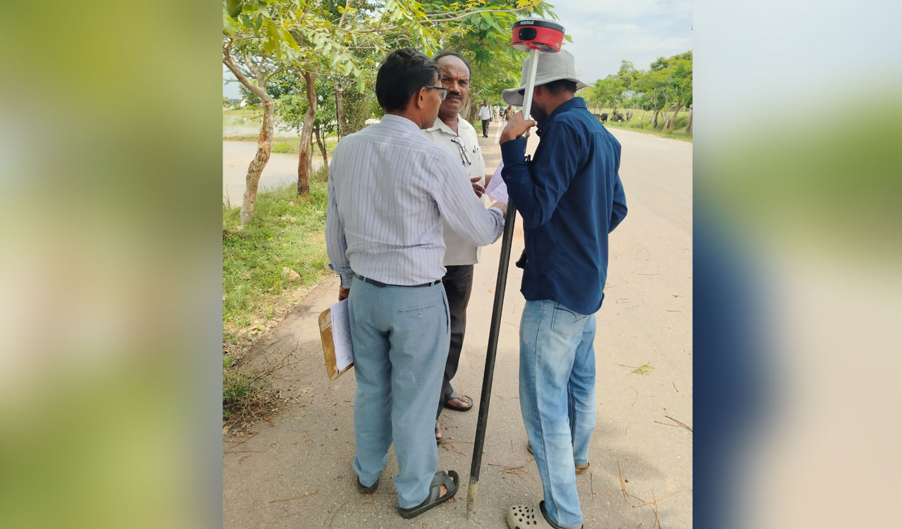 Siddipet: Land survey continues in Erravalli amid farmers’ protests