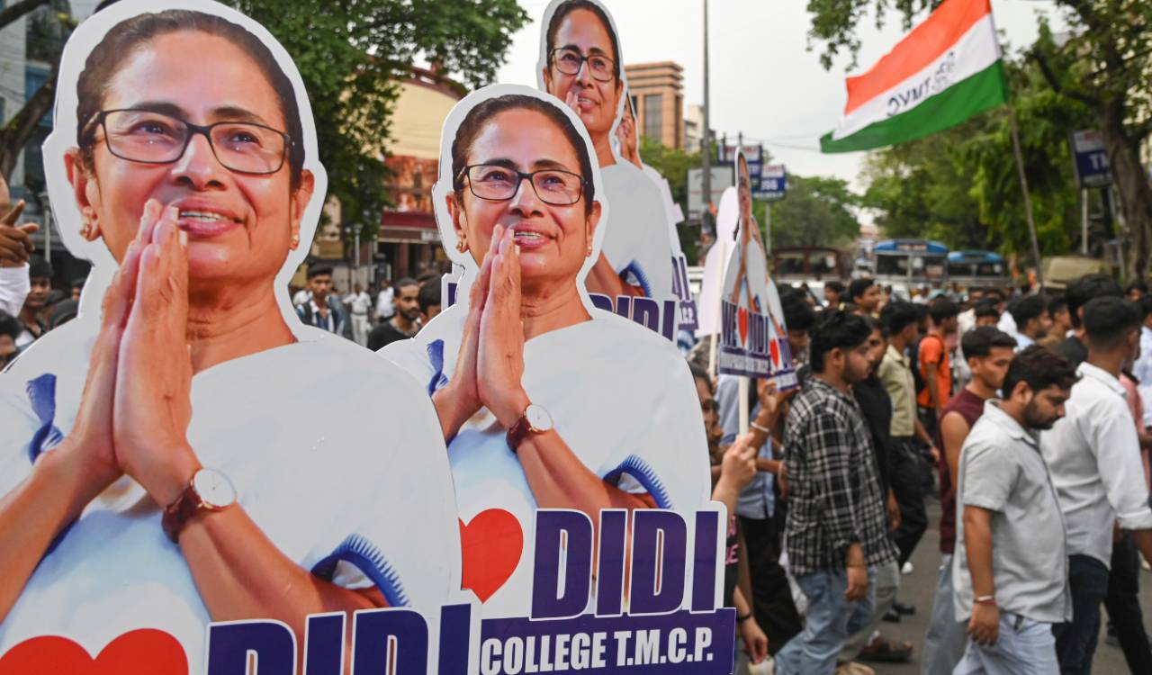 SC to hear Mamata’s plea against ECI’s TMC symbol freeze