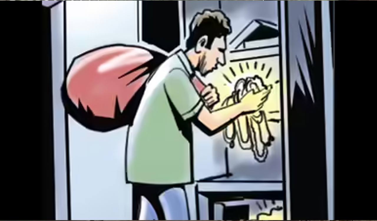 Hyderabad: 81 tolas of gold, Rs 14.75 lakh stolen from house in Begumpet