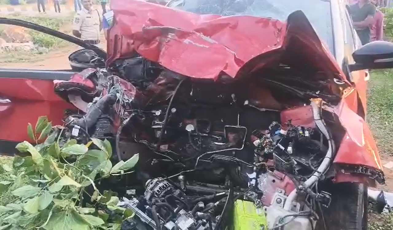 Gadwal: Two killed as car hits stationary truck on NH-44