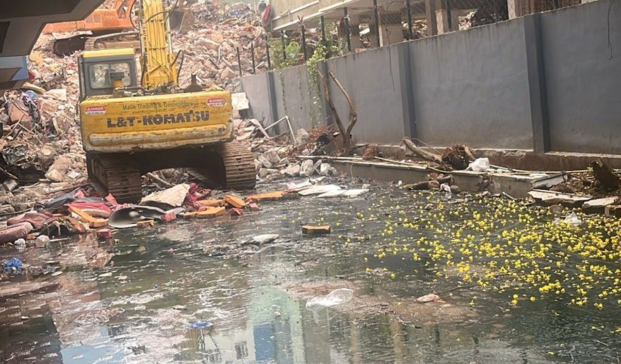 Gachibowli: Flat owners battle drainage water after building collapse