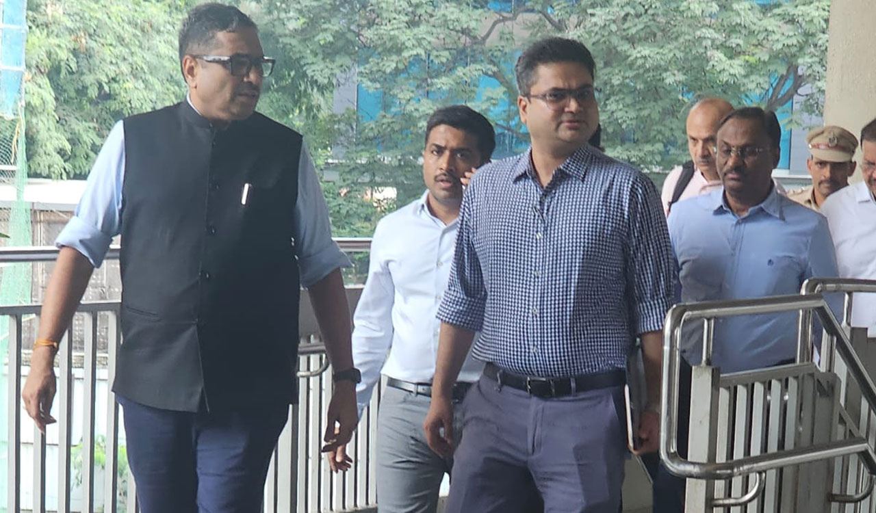 Chief Secretary Jaju directs joint Metro-RTC pass in Hyderabad